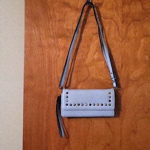 SIMPLY NOELLE Combination billfold an shoulder bag. Soft green.      B6